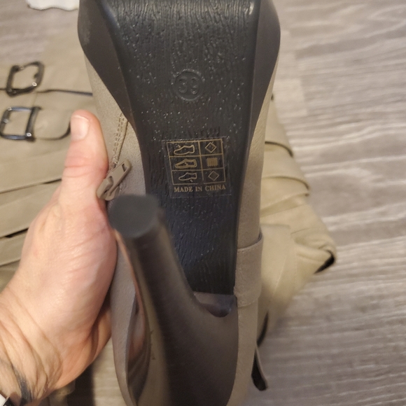 Over the knee boots - Picture 3 of 3